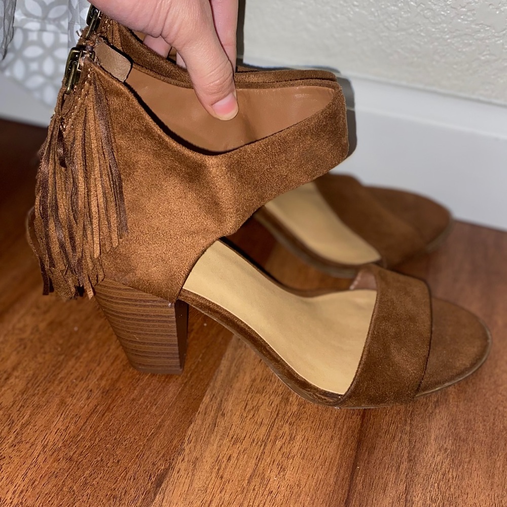 BROWN COUNTRY HEELS